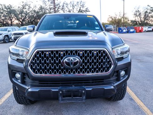 Used 2019 Toyota Tacoma TRD Sport w/ Technology Package image 4