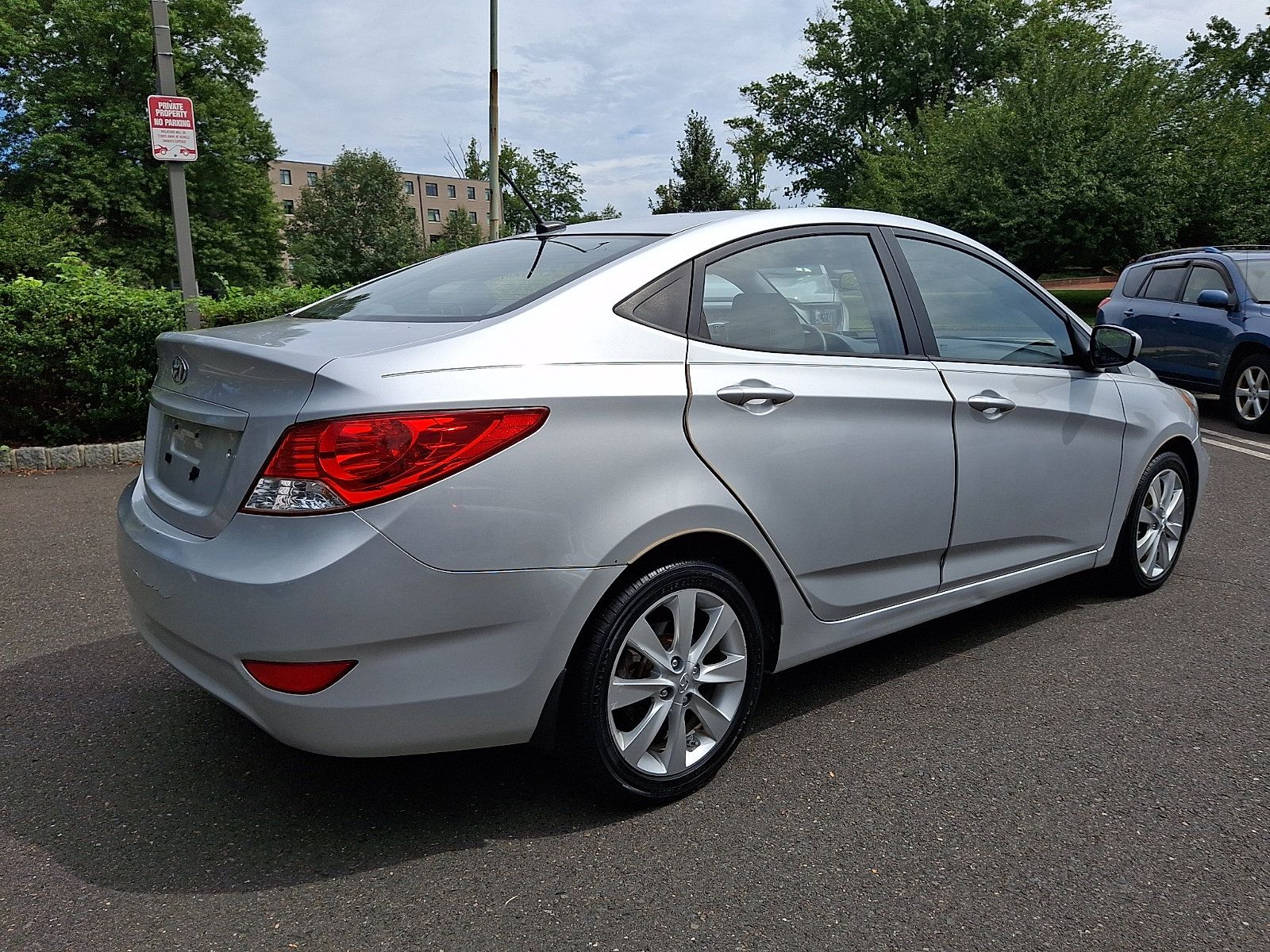 Used 2013 Hyundai Accent GLS w/ Premium Pkg FWD image 6