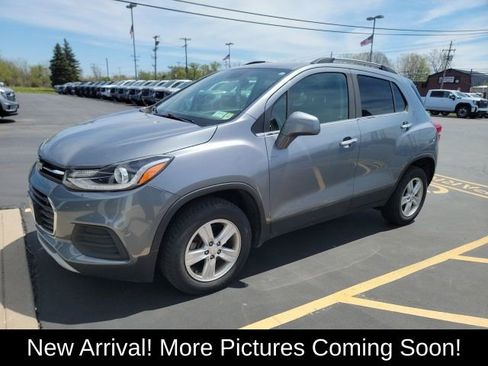 Certified 2019 Chevrolet Trax LT w/ LT Convenience Package AWD/4WD image 4