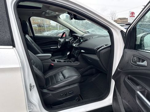 Used 2019 Ford Escape Titanium image 7