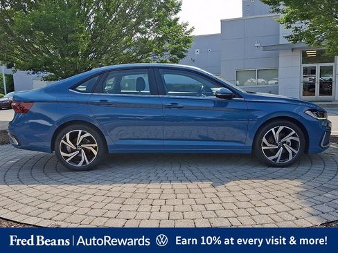Certified 2025 Volkswagen Jetta SEL FWD image 9