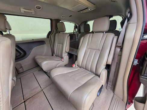 Used 2012 Chrysler Town & Country Touring-L w/ Entertainment Group #2 image 11