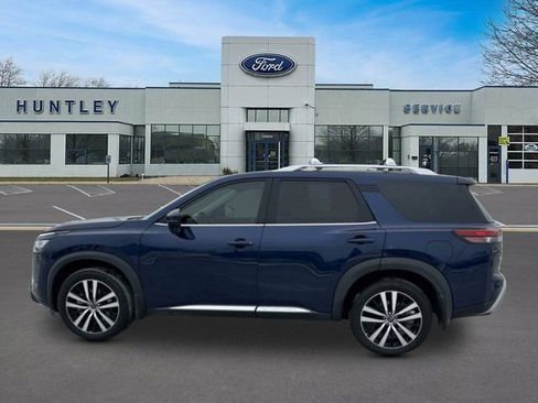 Used 2024 Nissan Pathfinder Platinum w/ Lighting Package (N92) FWD image 6