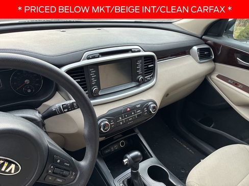 Used 2018 Kia Sorento LX image 9