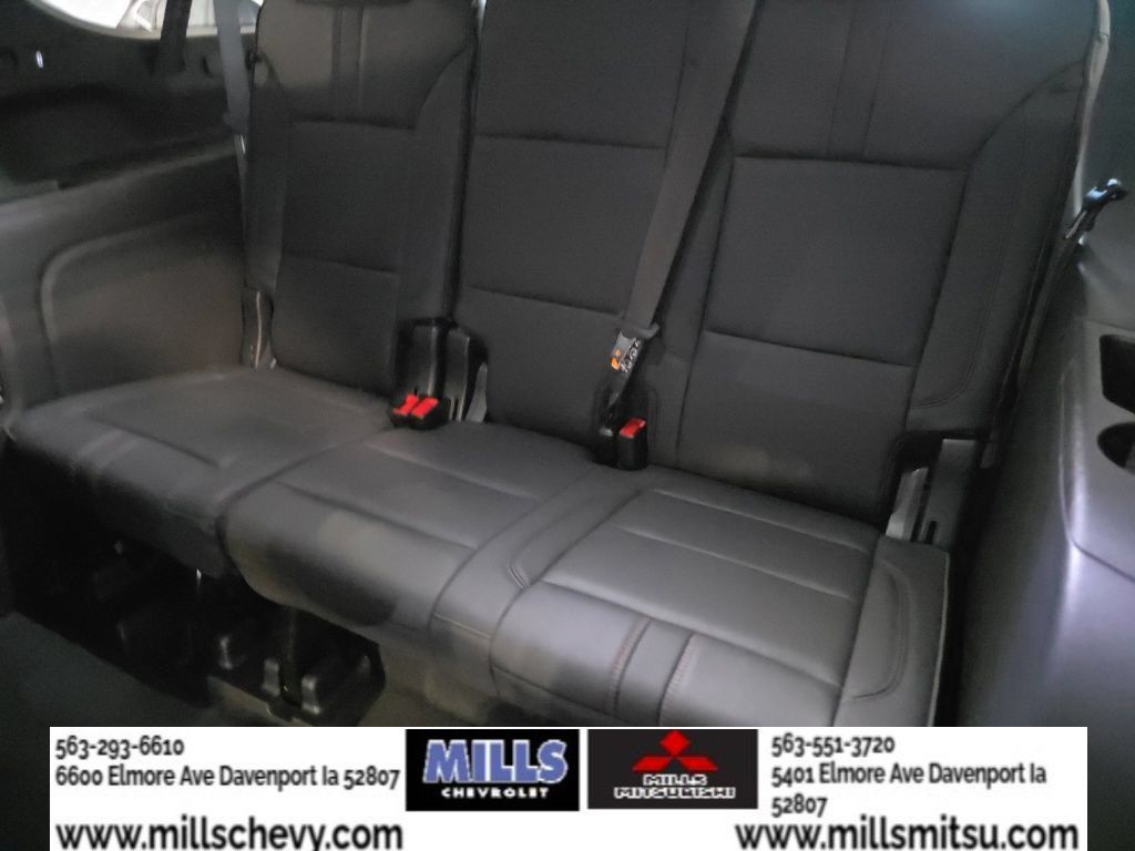 Used 2025 Chevrolet Suburban RST w/ Comfort Package AWD/4WD image 16