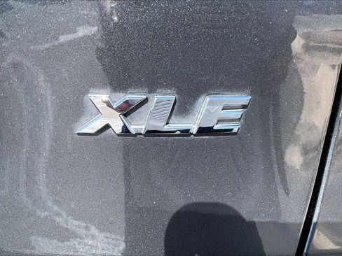 Used 2021 Toyota RAV4 XLE image 10