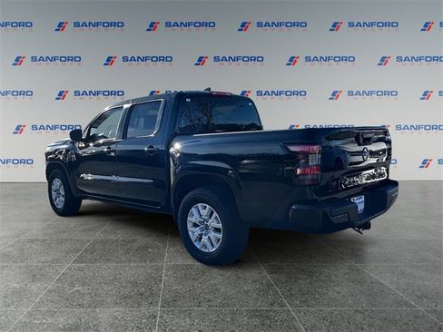 Used 2022 Nissan Frontier SV image 3