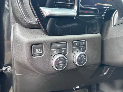 Used 2025 GMC Sierra 1500 SLT AWD/4WD image 12