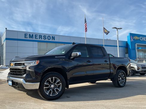 Used 2022 Chevrolet Silverado 1500 LT AWD/4WD image 1