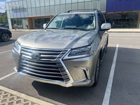 Used 2017 Lexus LX 570 4WD w/ Luxury Package image 2