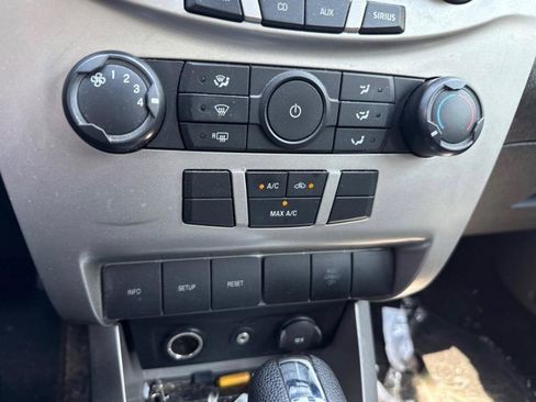 Used 2009 Ford Focus SE FWD image 10