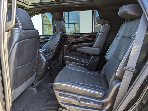 Used 2022 Cadillac Escalade Premium Luxury image 35