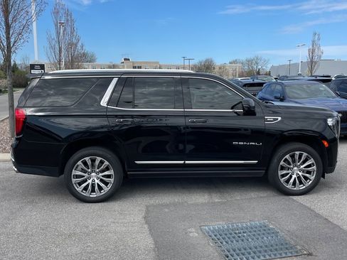 Used 2021 GMC Yukon Denali w/ Denali Premium Package AWD/4WD image 3