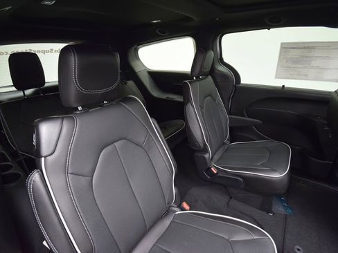 New 2026 Chrysler Pacifica Limited w/ S Appearance Package image 20