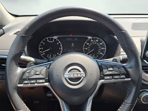 Used 2023 Nissan Altima 2.5 SR FWD image 29