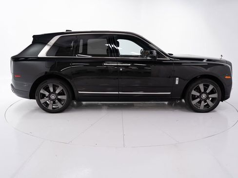 Certified 2023 Rolls-Royce Cullinan AWD/4WD image 6