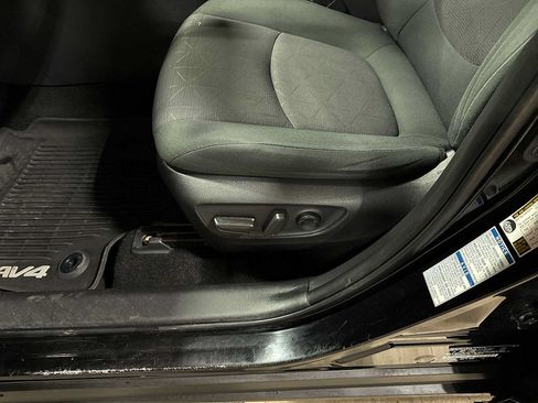 Used 2019 Toyota RAV4 XLE AWD/4WD image 22