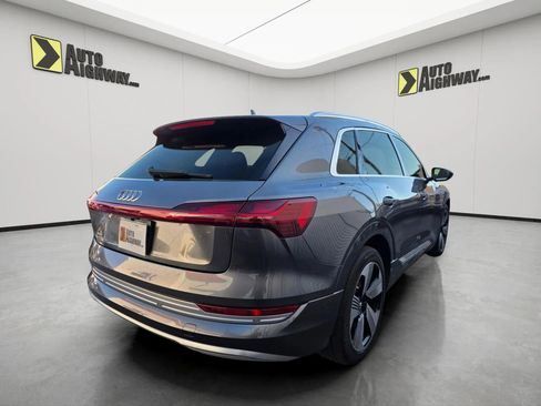 Used 2019 Audi e-tron Prestige w/ Prestige Package image 3