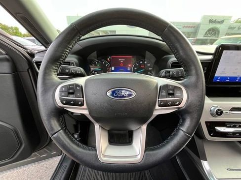 Used 2022 Ford Explorer XLT w/ Equipment Group 202A AWD/4WD image 27