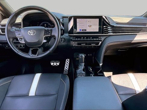 Used 2025 Toyota Camry SE FWD image 19