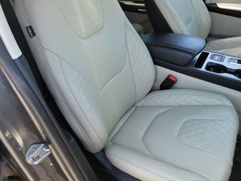 Used 2024 Ford Edge Titanium AWD/4WD image 18