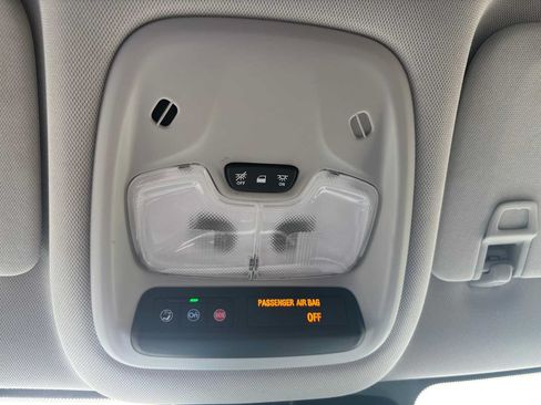 Used 2025 Chevrolet TrailBlazer LT AWD/4WD image 29