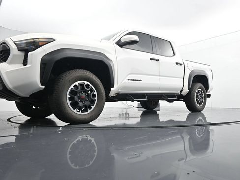 Used 2024 Toyota Tacoma TRD Off-Road AWD/4WD image 34