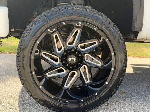 Used 2020 GMC Sierra 1500 Elevation w/ Elevation Value Package image 9