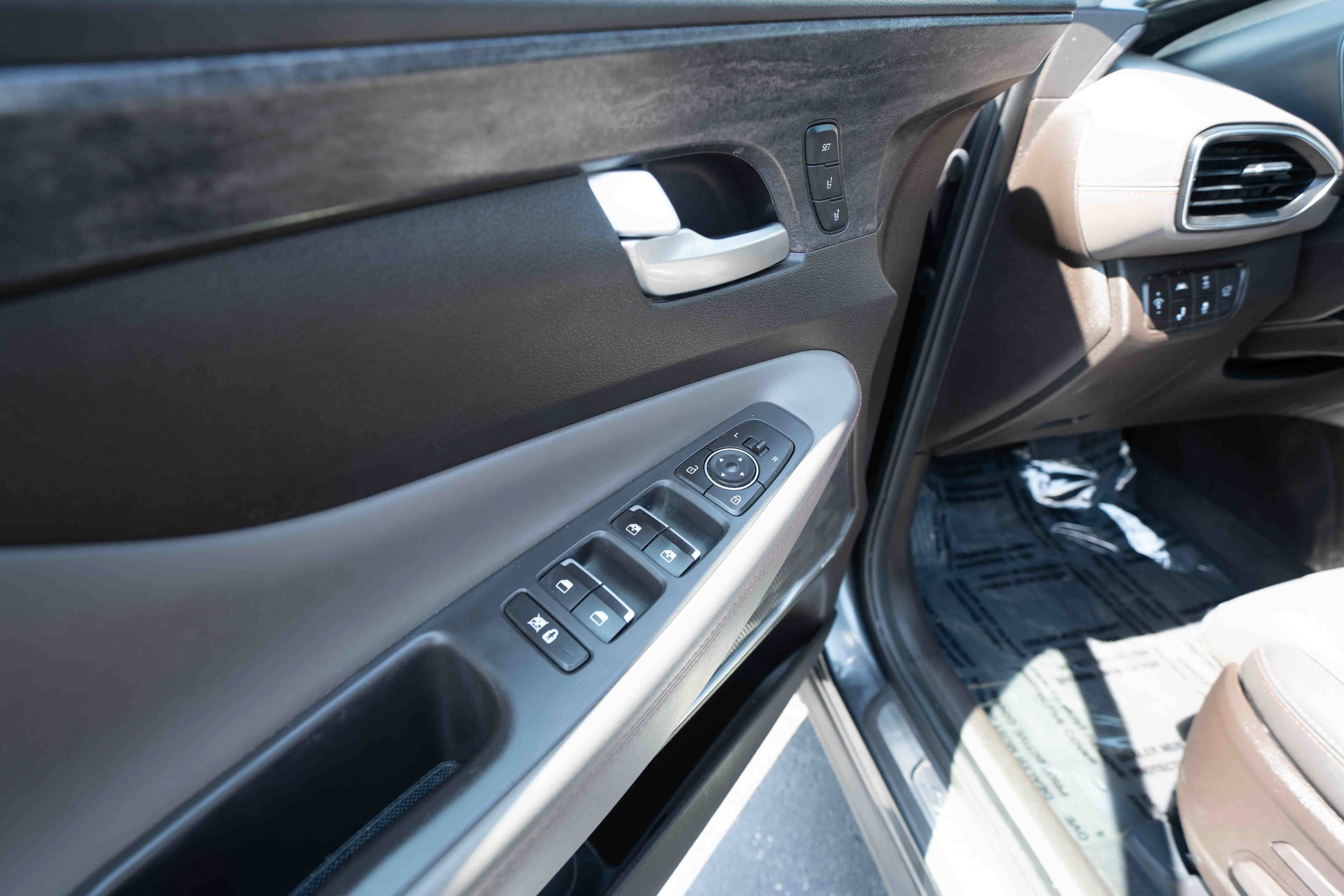 Used 2020 Hyundai Santa Fe Limited AWD/4WD image 7