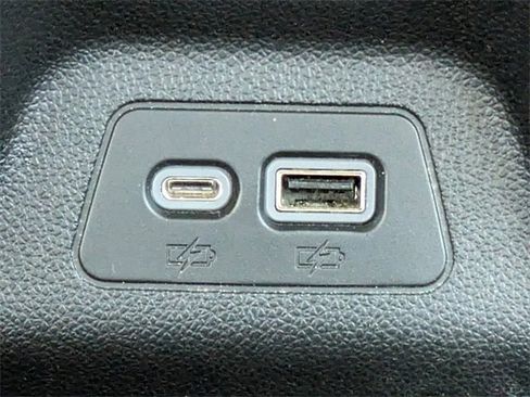 Used 2023 Buick Envision Essence image 21