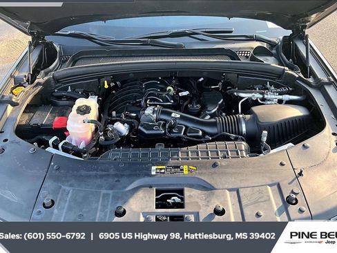 Used 2021 Jeep Grand Cherokee L Laredo image 8