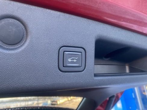 Used 2023 Chevrolet Equinox LT image 24