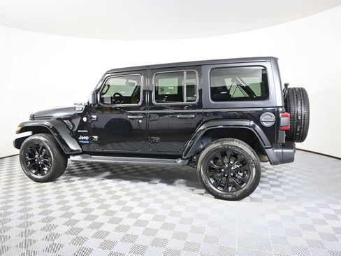 Used 2022 Jeep Wrangler Unlimited Sahara w/ Cold Weather Group AWD/4WD image 3