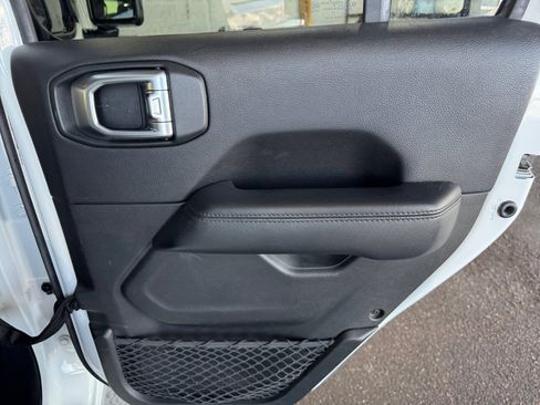 Used 2019 Jeep Wrangler Unlimited Sahara AWD/4WD image 16