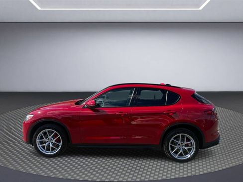 Used 2018 Alfa Romeo Stelvio Ti Sport image 4