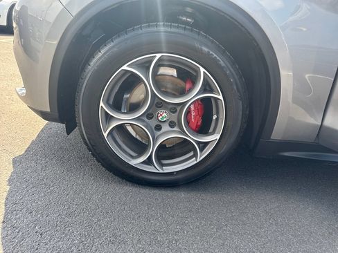 Used 2018 Alfa Romeo Stelvio AWD image 26