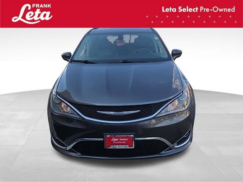 Used 2017 Chrysler Pacifica Touring-L Plus image 17