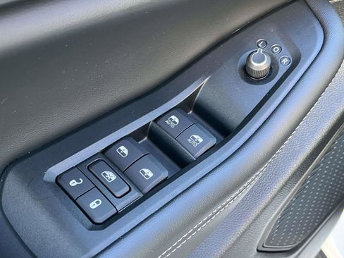 Used 2024 Jeep Grand Cherokee Altitude image 17