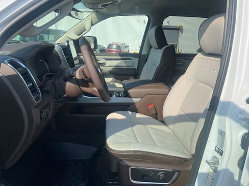 New 2026 RAM 1500 Laramie AWD/4WD image 14