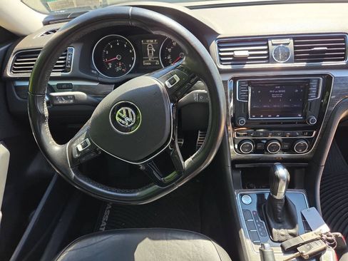 Used 2016 Volkswagen Passat 1.8T FWD image 30