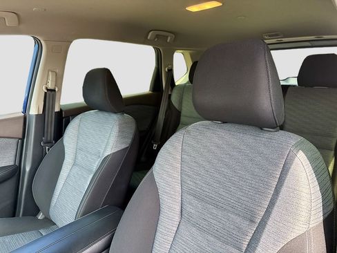 Used 2023 Nissan Rogue SV image 11