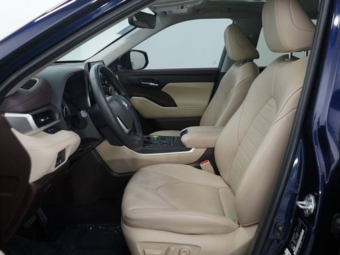 Used 2022 Toyota Highlander XLE image 15