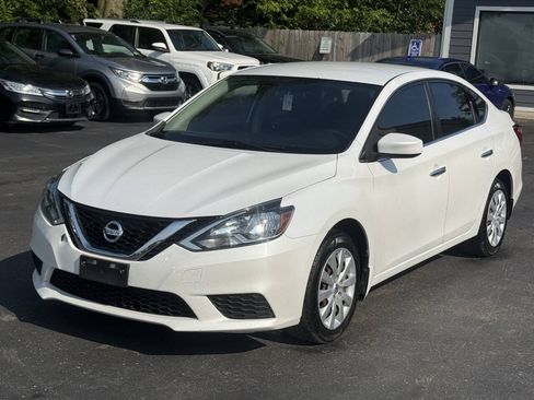 Used 2017 Nissan Sentra SV FWD image 1