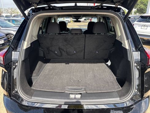 Used 2025 Nissan Rogue SV FWD image 33