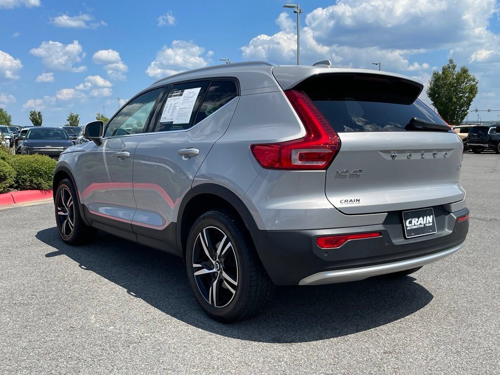 Used 2023 Volvo XC40 B5 Plus AWD/4WD image 5