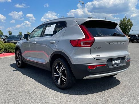 Used 2023 Volvo XC40 B5 Plus AWD/4WD image 5