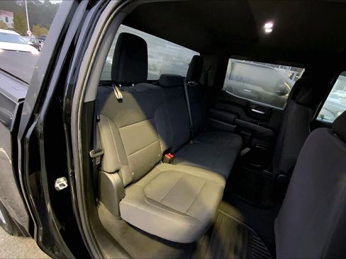 Used 2020 Chevrolet Silverado 1500 Custom w/ Custom Value Package image 18