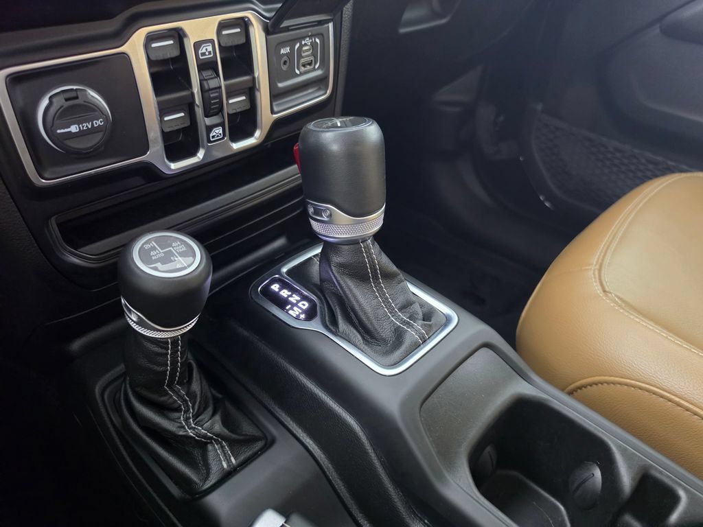 Used 2022 Jeep Gladiator Overland w/ Popular Equipment Package AWD/4WD image 4