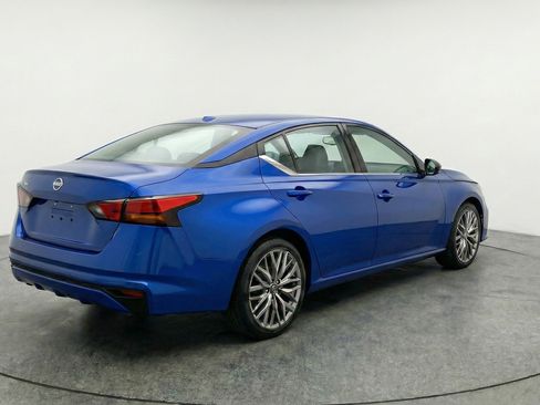 Used 2025 Nissan Altima 2.5 SV FWD image 9