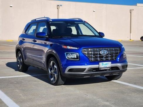 Used 2025 Hyundai Venue SEL image 3